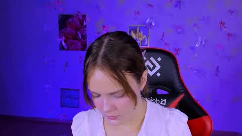 Snapshot of madeline_doll chatting on November 18, 2025, 8:35 pm Madeline online show from November 18, 2025, 8:35 pm