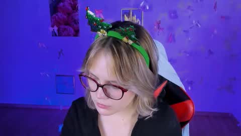 Snapshot of madeline_doll chatting on November 30, 2025, 1:48 pm Madeline online show from November 30, 2025, 1:48 pm