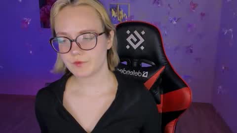 Snapshot of madeline_doll chatting on February 2, 2026, 8:24 am Madeline online show from February 2, 2026, 8:24 am