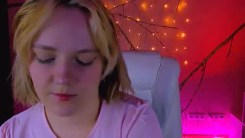 Snapshot of madeline_doll chatting on February 22, 2026, 11:31 am Madeline online show from February 22, 2026, 11:31 am