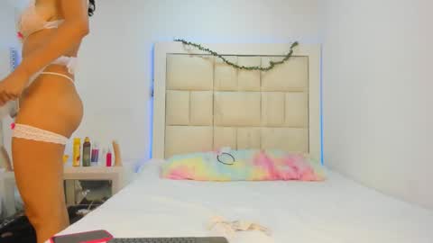 madeline_js online show from October 13, 2025, 4:45 am