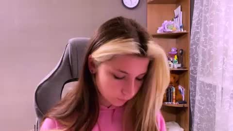 Snapshot of madelinepanagos chatting on July 23, 2026, 7:23 pm Alice online show from July 23, 2026, 7:23 pm