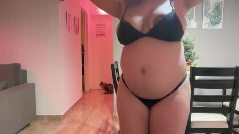 madellein online show from December 3, 2025, 2:52 am