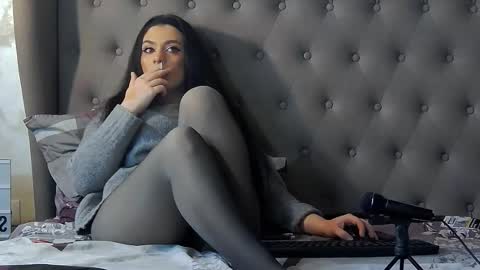 madelynvelure online show from November 19, 2025, 8:14 am