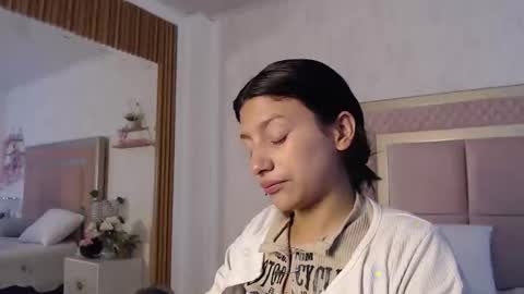 madhison_5 online show from April 9, 2026, 12:21 pm