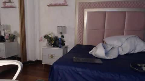 madhison_5 online show from April 11, 2026, 12:09 pm