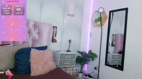 madison_oli online show from November 4, 2025, 12:04 pm