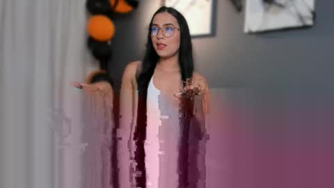 Snapshot of madisson_25 chatting on October 13, 2025, 6:19 pm madisson_25 online show from October 13, 2025, 6:19 pm