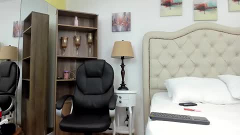 madisson_molly0 online show from February 23, 2026, 12:13 pm