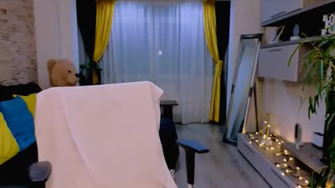 Madye Roberts online show from November 24, 2025, 11:48 pm