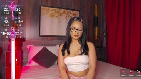 Snapshot of madyluxx chatting on January 18, 2025, 8:30 pm MadyLuxx online show from January 18, 2025, 8:30 pm
