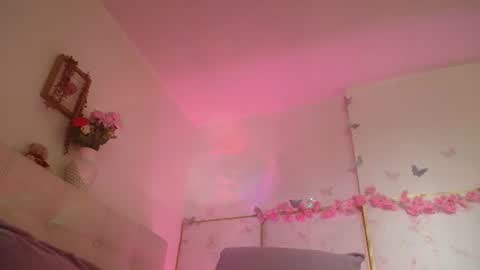 madysson__js_ online show from June 19, 2026, 2:21 pm