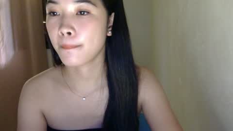 mae_luna online show from June 25, 2026, 5:12 am