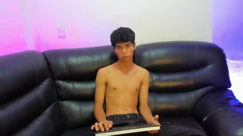 Snapshot of mael_twink chatting on March 28, 2026, 9:25 pm Mael online show from March 28, 2026, 9:25 pm