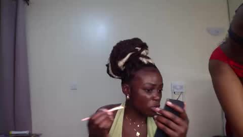 Maelys online show from May 9, 2026, 6:24 pm