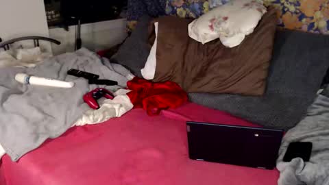 Mae Mariposa  online show from January 11, 2026, 5:01 am