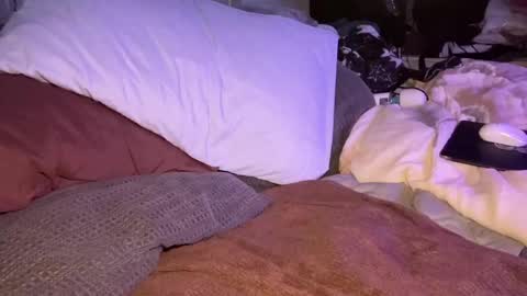 Mae Mariposa  online show from April 11, 2026, 7:45 am