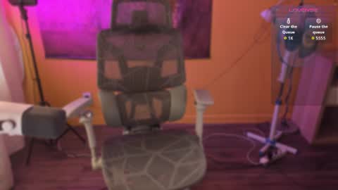 Maevee online show from June 26, 2026, 9:57 am