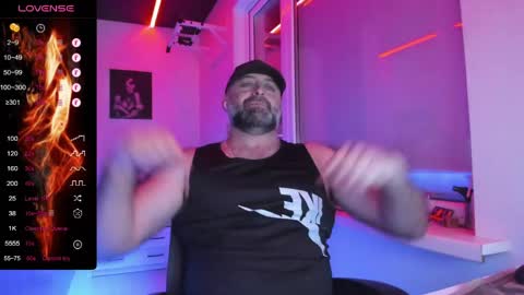 Snapshot of magabear chatting on April 28, 2026, 9:53 pm Magabear online show from April 28, 2026, 9:53 pm