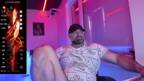 Snapshot of magabear chatting on June 9, 2026, 10:27 am Magabear online show from June 9, 2026, 10:27 am