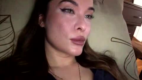 magggg658318 online show from April 21, 2026, 2:12 pm