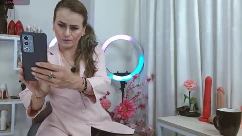 Maghenta-MS mature online show from September 12, 2025, 11:37 pm