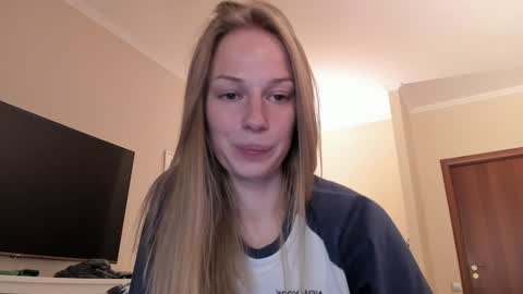 Snapshot of magic_couple13 chatting on December 6, 2024, 1:44 pm Alice  online show from December 6, 2024, 1:44 pm