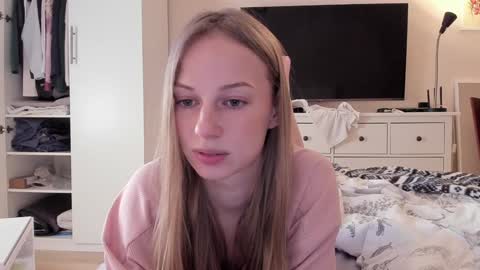 Snapshot of magic_couple13 chatting on January 13, 2025, 9:08 am Alice  online show from January 13, 2025, 9:08 am