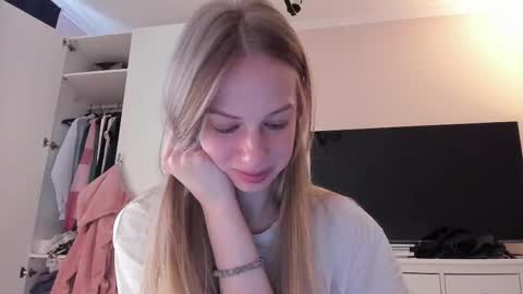 Snapshot of magic_couple13 chatting on February 22, 2025, 10:40 am Alice  online show from February 22, 2025, 10:40 am