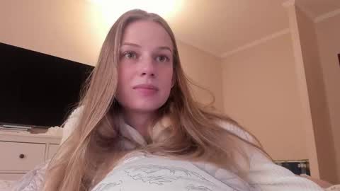 Snapshot of magic_couple13 chatting on February 25, 2025, 12:24 pm Alice  online show from February 25, 2025, 12:24 pm