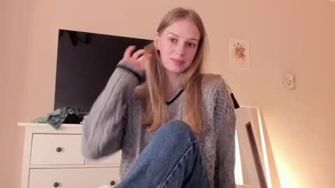 Snapshot of magic_couple13 chatting on March 3, 2025, 11:33 am Alice  online show from March 3, 2025, 11:33 am