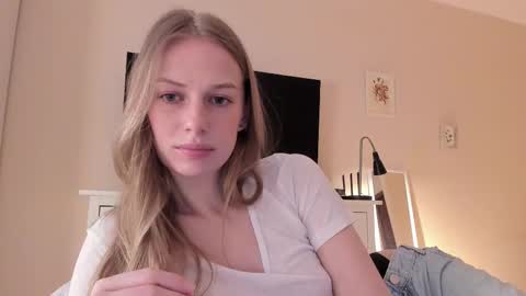Snapshot of magic_couple13 chatting on March 6, 2025, 12:09 pm Alice  online show from March 6, 2025, 12:09 pm