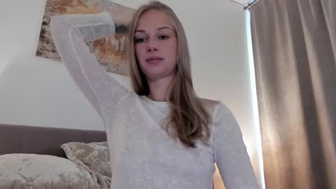 Snapshot of magic_couple13 chatting on September 12, 2025, 12:27 pm Alice  online show from September 12, 2025, 12:27 pm