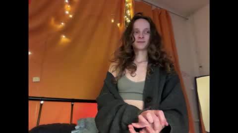 Snapshot of magic_mini_moon chatting on October 3, 2025, 6:05 pm Mikky or Moon online show from October 3, 2025, 6:05 pm