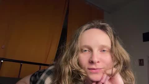 Snapshot of magic_mini_moon chatting on October 25, 2025, 7:19 pm Mikky or Moon online show from October 25, 2025, 7:19 pm