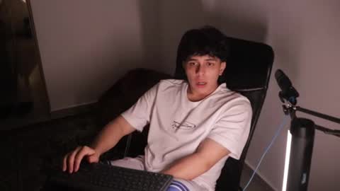 Tony Hoffa online show from November 17, 2025, 4:18 am