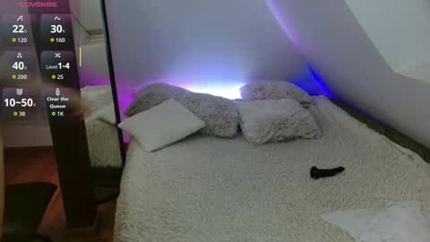 Zooey online show from February 10, 2026, 9:08 pm