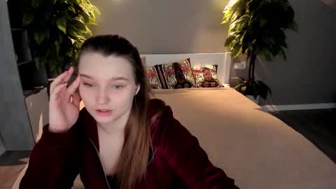 Emily online show from September 19, 2025, 12:39 pm