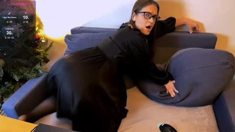 Jade online show from November 25, 2025, 4:56 am