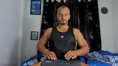 Snapshot of magnusclark chatting on October 27, 2025, 11:36 am Magnusclark online show from October 27, 2025, 11:36 am