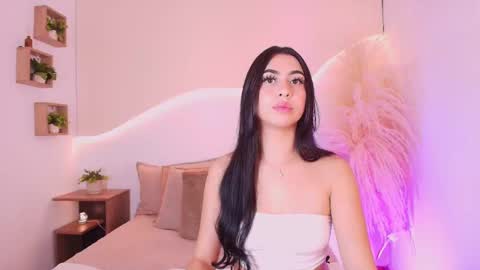 MAIA  LIA  online show from September 11, 2025, 7:25 pm