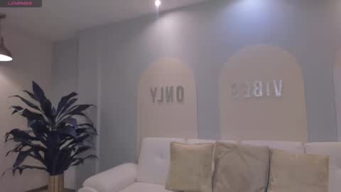 Snapshot of maiacollins chatting on February 2, 2026, 6:17 pm Maia online show from February 2, 2026, 6:17 pm