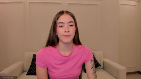 Snapshot of maiacollins chatting on February 17, 2026, 6:14 pm Maia online show from February 17, 2026, 6:14 pm