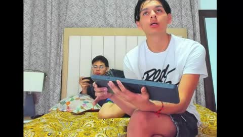 maicol_ruiz972049 online show from May 3, 2026, 2:39 am