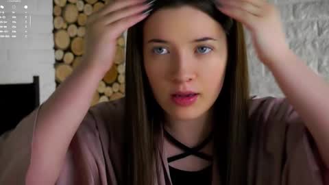 Snapshot of maidabuoy chatting on December 2, 2025, 2:06 am Lucy online show from December 2, 2025, 2:06 am