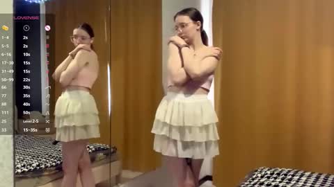 Elina online show from September 21, 2025, 9:11 am