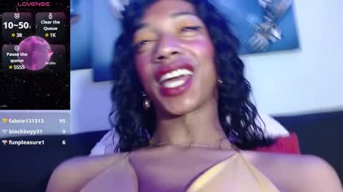 Bella Maidi online show from December 28, 2024, 1:28 pm