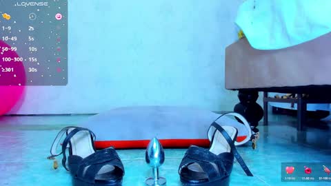 Snapshot of mailyn_er chatting on January 10, 2025, 12:06 am Mailyn online show from January 10, 2025, 12:06 am