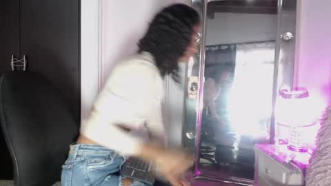 Snapshot of mailyn_gold chatting on May 8, 2026, 11:59 am mailyn_gold online show from May 8, 2026, 11:59 am