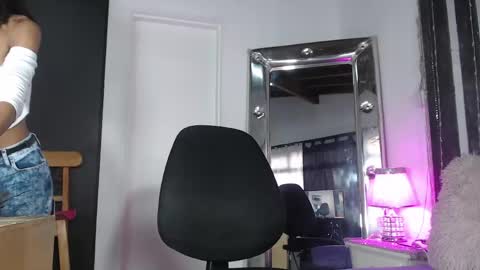 Snapshot of mailyn_gold chatting on May 23, 2026, 11:58 am mailyn_gold online show from May 23, 2026, 11:58 am